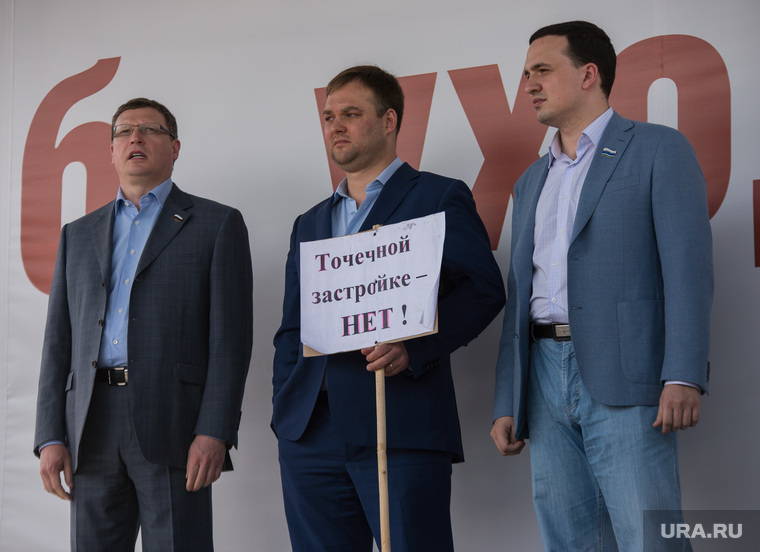 Права, которые мы потеряли. Свободы, что обрели http://s.ura.ru/760/images/news/upload/articles/267/622/1036267622/43830_Miting_na_Ploshtadi_1905_goda_protiv_Aleksandra_Yakoba_Spravedlivaya_Rossiya_otpravlyaet_siti_menedzhera_v_otstavku_Ekaterinburg_ionin_dmitriy_burkov_aleksandr_miting_protiv_yakoba_volkov_ivan_250x0_5465.3971.371.50.jpg