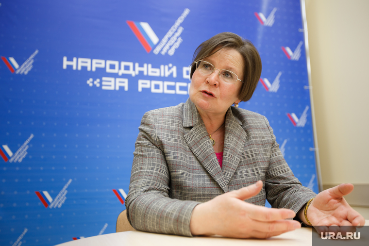 Встреча Ларисы Геннадьевны Фечиной с жителями п. Лобва по вопросу сохранения отделения СМП Лобвинской больницы http://s.ura.ru/760/images/news/upload/news/205/611/1052205611/120873_Intervyyu_s_Larisoy_Fechinoy_Ekaterinburg_fechina_larisa_5195.3463.0.0.jpg