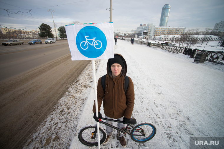 Пикет на Плотинке по велодорожкам. Екатеринбург, дорожные знаки, велосипед
