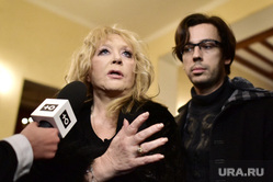 farewell to the Director Eldar Ryazanov in the CDL. Moscow. that Alla Pugacheva, Maksim Galkin